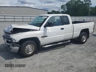 ✅ 2002 Dodge 2500 • VIN: 3B7KC23602M313447 • Lot: 56666355. Wystawiony na Copart z przebiegiem 235 214 mil. Bezpłatny archiwum sprzedaży aukcyjnych z USA i szczegółowy raport historii pojazdu na DreamBid. Zdjęcie 1.