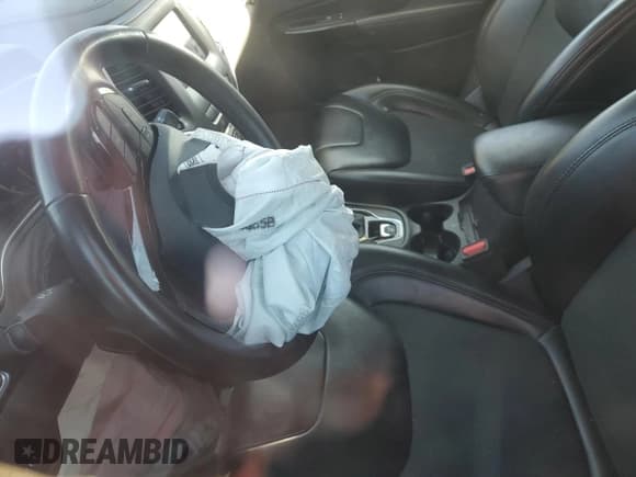 ✅ 2020 Jeep Cherokee Altitude • VIN: 1C4PJMLX7LD594966 • Lot: 88146765. Wystawiony na Copart z przebiegiem Nie podano. Bezpłatny archiwum sprzedaży aukcyjnych z USA i szczegółowy raport historii pojazdu na DreamBid. Zdjęcie 9.