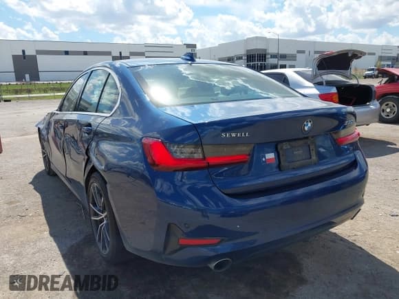 ✅ 2021 BMW 3 Series 330i • VIN: 3MW5R1J0XM8B92407 • Lot: 43289270. Listed on IAAI with 151,218 mi. Free auction sales archive from the USA and detailed vehicle history report at DreamBid. Image 3.