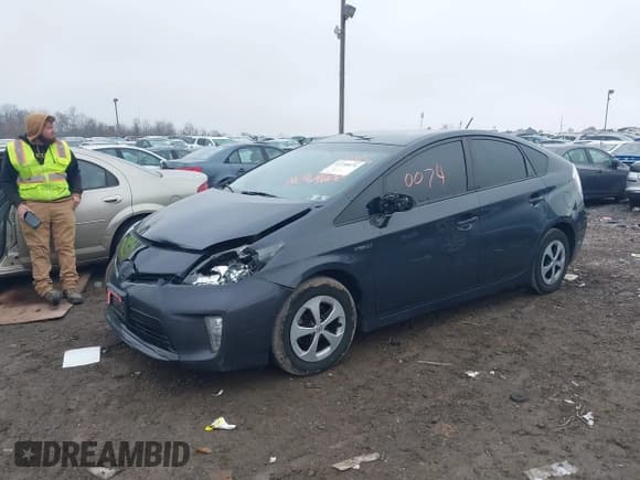 ✅ 2015 Toyota Prius Two • VIN: JTDKN3DU8F0424351 • Lot: 43750074. Listed on IAAI with 198,519 mi. Free auction sales archive from the USA and detailed vehicle history report at DreamBid. Image 2.