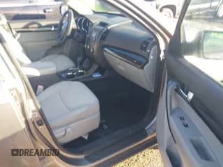 ✅ 2013 Kia Sorento LX • VIN: 5XYKT3A62DG408617 • Лот: 43801737. Опубликован ранее на IAAI с пробегом 150 282 миль. Бесплатный доступ к архиву аукционных продаж из США и подробный отчёт об истории автомобиля на DreamBid. Изображение 5.