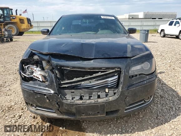 ✅ 2013 Chrysler 300 S • VIN: 2C3CCAGG6DH699556 • Lot: 68683735. Listed on Copart with 200,635 mi. Free auction sales archive from the USA and detailed vehicle history report at DreamBid. Image 5.