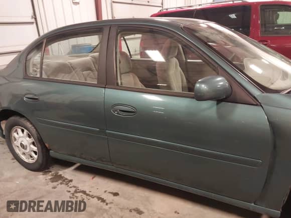 1998 Chevrolet Malibu LS z VIN 1G1NE52M6W6104642, wystawiony jako IAAI lot #41636923 z przebiegiem 116 944 mil mil oraz . Historia ofert i sprzedaży dostępna na DreamBid. Obrazek 14.