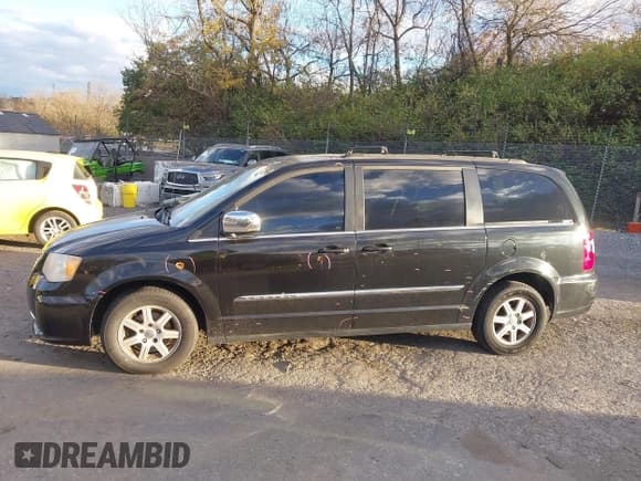 ✅ 2012 Chrysler Town & Country Touring L • VIN: 2C4RC1CG7CR143566 • Лот: 43695204. Опубликован ранее на IAAI с пробегом 231 787 миль. Бесплатный доступ к архиву аукционных продаж из США и подробный отчёт об истории автомобиля на DreamBid. Изображение 6.