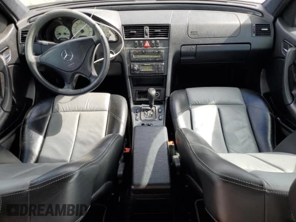 ✅ 2000 Mercedes-Benz C 230/260/280/320 • VIN: WDBHA29G3YA859826 • Lot: 48573425. Wystawiony na Copart z przebiegiem 158 093 mil. Bezpłatny archiwum sprzedaży aukcyjnych z USA i szczegółowy raport historii pojazdu na DreamBid. Zdjęcie 8.