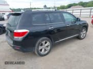 ✅ 2012 Toyota Highlander Limited • VIN: 5TDYK3EHXCS066537 • Lot: 42828963. Wystawiony na IAAI z przebiegiem 220 720 mil. Bezpłatny archiwum sprzedaży aukcyjnych z USA i szczegółowy raport historii pojazdu na DreamBid. Zdjęcie 4.