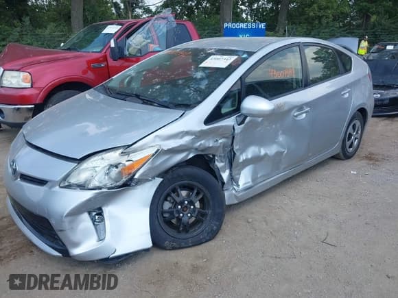 ✅ 2013 Toyota Prius Two • VIN: JTDKN3DU1D5617005 • Lot: 43007342. Listed on IAAI with 62,324 mi. Free auction sales archive from the USA and detailed vehicle history report at DreamBid. Image 6.