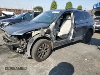 ✅ 2021 Volkswagen Tiguan SE • VIN: 3VV3B7AX6MM129490 • Lot: 87277605. Wystawiony na Copart z przebiegiem 107 389 mil. Bezpłatny archiwum sprzedaży aukcyjnych z USA i szczegółowy raport historii pojazdu na DreamBid. Zdjęcie 1.