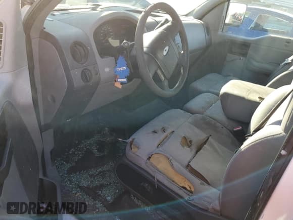 ✅ 2005 Ford F-150 XL • VIN: 1FTRF12W75NA51986 • Lot: 87040995. Wystawiony na Copart z przebiegiem 220 267 mil. Bezpłatny archiwum sprzedaży aukcyjnych z USA i szczegółowy raport historii pojazdu na DreamBid. Zdjęcie 8.