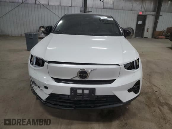 ✅ 2022 Volvo C40 Ultimate • VIN: YV4ED3GB6N2007420 • Lot: 51928745. Wystawiony na Copart z przebiegiem 44 713 mil. Bezpłatny archiwum sprzedaży aukcyjnych z USA i szczegółowy raport historii pojazdu na DreamBid. Zdjęcie 5.