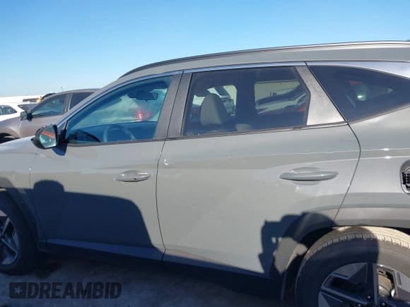 ✅ 2026 Hyundai Tucson SEL • VIN: 5NMJB3DE5TH613709 • Лот: 43613911. Опубликован ранее на IAAI с пробегом 4 914 миль. Бесплатный доступ к архиву аукционных продаж из США и подробный отчёт об истории автомобиля на DreamBid. Изображение 15.