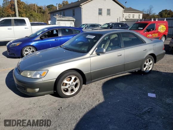 ✅ 2001 Lexus ES 300 • VIN: JT8BF28G210341484 • Lot: 90393505. Listed on Copart with 246,089 mi. Free auction sales archive from the USA and detailed vehicle history report at DreamBid. Image 1.