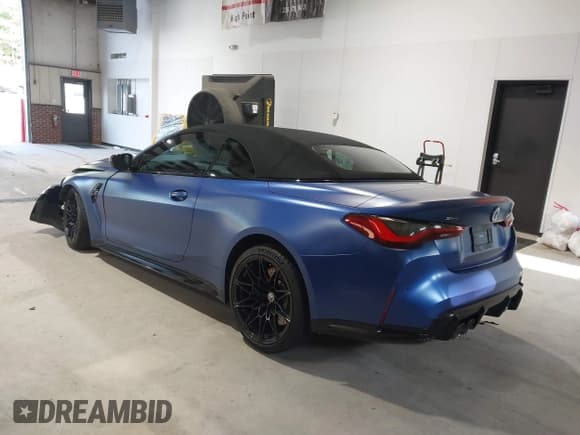 ✅ 2023 BMW M4 Competition xDrive • VIN: WBS33BA06PCL41709 • Lot: 42395952. Listed on IAAI with 24,066 mi. Free auction sales archive from the USA and detailed vehicle history report at DreamBid. Image 3.