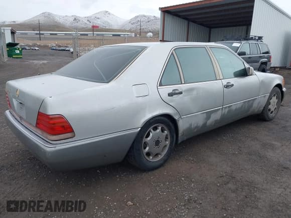 ✅ 1994 Mercedes-Benz S 320 • VIN: WDBGA43E0RA162923 • Lot: 42012249. Wystawiony na IAAI z przebiegiem 107 498 mil. Bezpłatny archiwum sprzedaży aukcyjnych z USA i szczegółowy raport historii pojazdu na DreamBid. Zdjęcie 4.