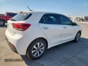 ✅ 2021 Kia Rio S • VIN: 3KPA25AD8ME375807 • Lot: 82187585. Wystawiony na Copart z przebiegiem 31 261 mil. Bezpłatny archiwum sprzedaży aukcyjnych z USA i szczegółowy raport historii pojazdu na DreamBid. Zdjęcie 3.