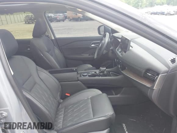 ✅ 2024 Nissan Rogue Platinum • VIN: JN8BT3DD6RW254079 • Lot: 42440459. Listed on IAAI with 5,891 mi. Free auction sales archive from the USA and detailed vehicle history report at DreamBid. Image 5.