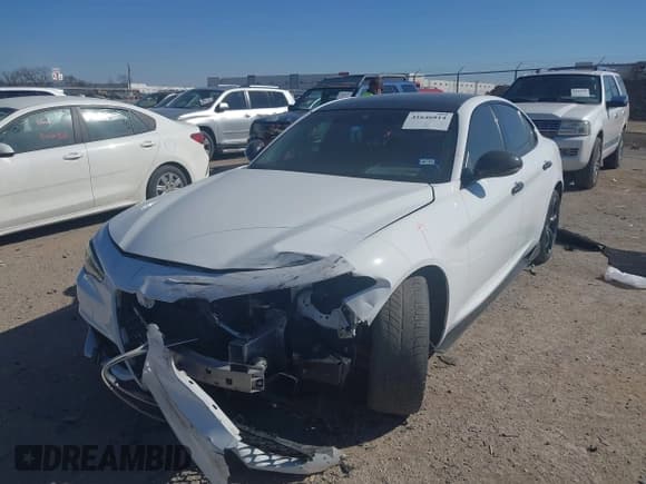 ✅ 2018 Alfa Romeo Giulia Ti Sport • VIN: ZARFAEEN9J7572787 • Лот: 41646814. Опубликован ранее на IAAI с пробегом 56 094 миль. Бесплатный доступ к архиву аукционных продаж из США и подробный отчёт об истории автомобиля на DreamBid. Изображение 17.