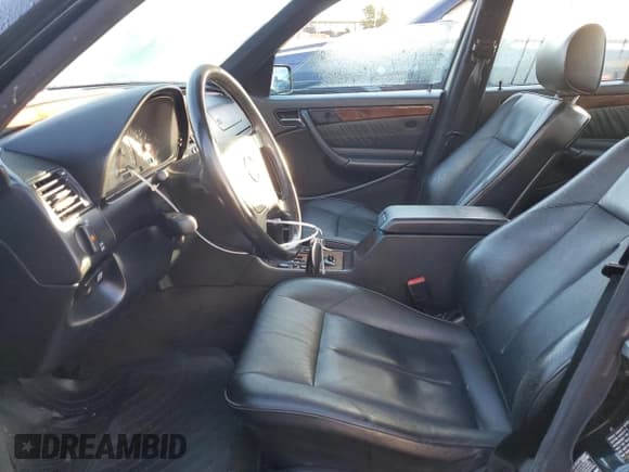 ✅ 2000 Mercedes-Benz C 230/260/280/320 • VIN: WDBHA29G0YA860383 • Lot: 87109294. Wystawiony na Copart z przebiegiem 135 777 mil. Bezpłatny archiwum sprzedaży aukcyjnych z USA i szczegółowy raport historii pojazdu na DreamBid. Zdjęcie 7.