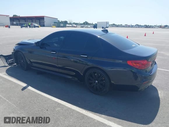 ✅ 2017 BMW 5 Series 540i • VIN: WBAJE5C38HG917101 • Lot: 42047417. Wystawiony na IAAI z przebiegiem 96 958 mil. Bezpłatny archiwum sprzedaży aukcyjnych z USA i szczegółowy raport historii pojazdu na DreamBid. Zdjęcie 3.