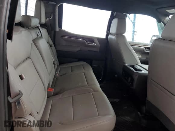 ✅ 2022 Chevrolet Silverado 1500 LT Trail Boss • VIN: 3GCUDFED0NG636764 • Lot: 81686025. Wystawiony na Copart z przebiegiem 39 839 mil. Bezpłatny archiwum sprzedaży aukcyjnych z USA i szczegółowy raport historii pojazdu na DreamBid. Zdjęcie 10.