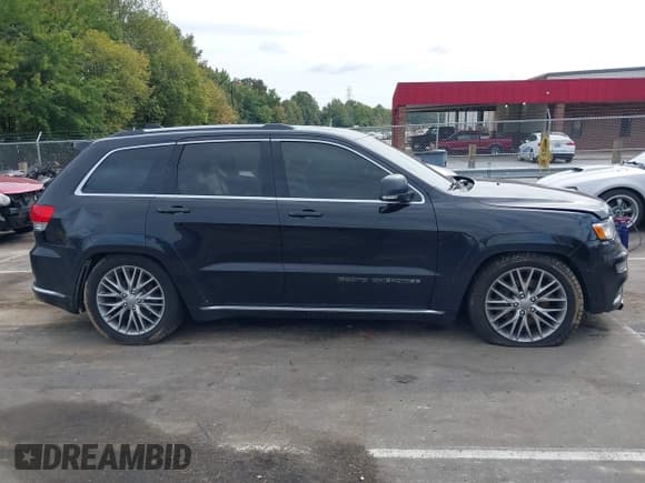 ✅ 2017 Jeep Grand Cherokee Summit • VIN: 1C4RJFJT0HC784304 • Lot: 43425586. Wystawiony na IAAI z przebiegiem 173 477 mil. Bezpłatny archiwum sprzedaży aukcyjnych z USA i szczegółowy raport historii pojazdu na DreamBid. Zdjęcie 13.
