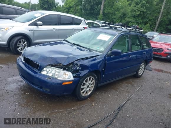 ✅ 2003 Volvo V40 • VIN: YV1VW27593F983502 • Лот: 42652720. Опубликован ранее на IAAI с пробегом 235 334 миль. Бесплатный доступ к архиву аукционных продаж из США и подробный отчёт об истории автомобиля на DreamBid. Изображение 17.