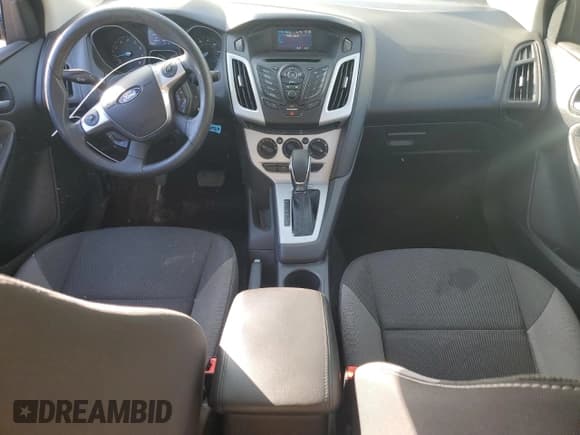 ✅ 2013 Ford Focus SE • VIN: 1FADP3F21DL358984 • Lot: 85257835. Wystawiony na Copart z przebiegiem 136 792 mil. Bezpłatny archiwum sprzedaży aukcyjnych z USA i szczegółowy raport historii pojazdu na DreamBid. Zdjęcie 8.