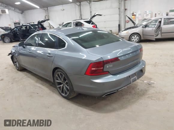 ✅ 2018 Volvo S90 Momentum • VIN: LVY992MK4JP004803 • Лот: 43537065. Опубликован ранее на IAAI с пробегом 119 276 миль. Бесплатный доступ к архиву аукционных продаж из США и подробный отчёт об истории автомобиля на DreamBid. Изображение 3.