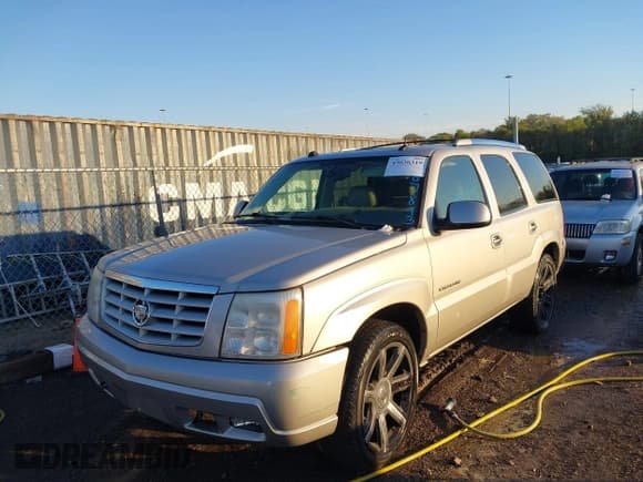 ✅ 2005 Cadillac Escalade • VIN: 1GYEC63T65R187893 • Lot: 43636319. Wystawiony na IAAI z przebiegiem 264 270 mil. Bezpłatny archiwum sprzedaży aukcyjnych z USA i szczegółowy raport historii pojazdu na DreamBid. Zdjęcie 6.