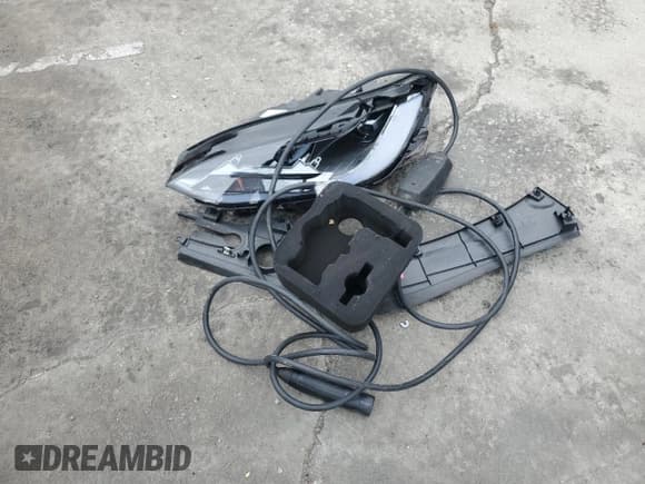 ✅ 2023 Tesla Model X Plaid • VIN: 7SAXCBE68PF418559 • Lot: 54269425. Wystawiony na Copart z przebiegiem Nie podano. Bezpłatny archiwum sprzedaży aukcyjnych z USA i szczegółowy raport historii pojazdu na DreamBid. Zdjęcie 13.