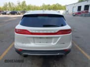 ✅ 2015 Lincoln MKC • VIN: 5LMTJ2AH8FUJ13196 • Лот: 42789056. Опубликован ранее на IAAI с пробегом 125 234 миль. Бесплатный доступ к архиву аукционных продаж из США и подробный отчёт об истории автомобиля на DreamBid. Изображение 16.