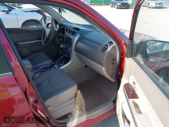 ✅ 2008 Suzuki Grand Vitara Luxury • VIN: JS3TE947X84100686 • Lot: 42182836. Listed on IAAI with 152,376 mi. Free auction sales archive from the USA and detailed vehicle history report at DreamBid. Image 5.