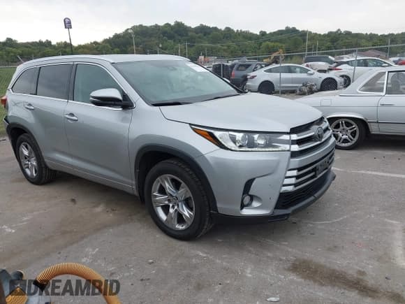 ✅ 2017 Toyota Highlander Limited • VIN: 5TDDZRFHXHS393913 • Lot: 43388149. Listed on IAAI with 149,357 mi. Free auction sales archive from the USA and detailed vehicle history report at DreamBid. Image 1.