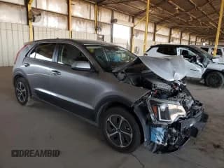 ✅ 2023 Kia Niro LX • VIN: KNDCP3LE4P5082796 • Лот: 89652735. Опубликован ранее на Copart с пробегом 81 300 миль. Бесплатный доступ к архиву аукционных продаж из США и подробный отчёт об истории автомобиля на DreamBid. Изображение 4.