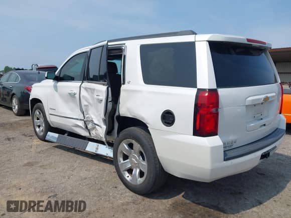 2019 Chevrolet Tahoe LT z VIN 1GNSKBKC5KR153517, wystawiony jako IAAI lot #42390642 z przebiegiem 52 034 mil mil oraz . Historia ofert i sprzedaży dostępna na DreamBid. Obrazek 3.