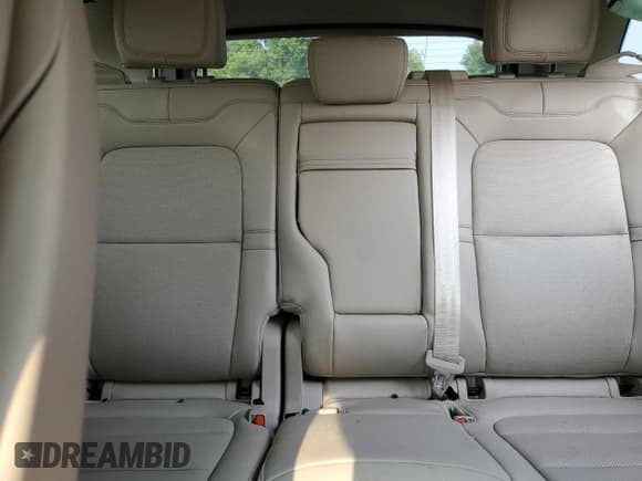 ✅ 2021 Lincoln Corsair Standard • VIN: 5LMCJ1D97MUL04118 • Lot: 67252915. Wystawiony na Copart z przebiegiem 35 972 mil. Bezpłatny archiwum sprzedaży aukcyjnych z USA i szczegółowy raport historii pojazdu na DreamBid. Zdjęcie 10.