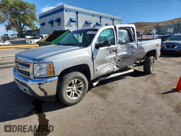 2013 Chevrolet Silverado 1500 LT z VIN 3GCPKSE7XDG287472, wystawiony jako Copart lot #81815095 z przebiegiem 140 925 mil mil oraz Szkoda całkowita • Salvage title. Historia ofert i sprzedaży dostępna na DreamBid. Obrazek 1.