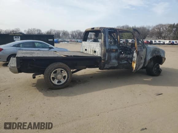✅ 2000 Ford F-250 XL • VIN: 1FTNX21S4YED04301 • Lot: 48540755. Listed on Copart with Not provided. Free auction sales archive from the USA and detailed vehicle history report at DreamBid. Image 3.