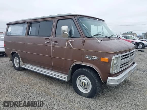 ✅ 1988 Chevrolet Chevy Van • VIN: 1GCEG25H4J7104141 • Лот: 43097646. Опубликован ранее на IAAI с пробегом 10 988 миль. Бесплатный доступ к архиву аукционных продаж из США и подробный отчёт об истории автомобиля на DreamBid. Изображение 1.