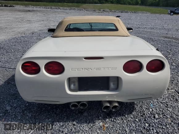 ✅ 2002 Chevrolet Corvette • VIN: 1G1YY32G725119363 • Lot: 54145035. Wystawiony na Copart z przebiegiem 131 035 mil. Bezpłatny archiwum sprzedaży aukcyjnych z USA i szczegółowy raport historii pojazdu na DreamBid. Zdjęcie 6.