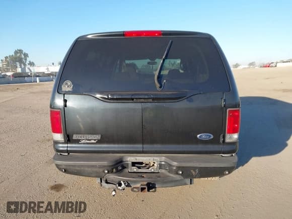 ✅ 2004 Ford Excursion Limited • VIN: 1FMNU42P74EA15661 • Lot: 43508430. Wystawiony na IAAI z przebiegiem 325 816 mil. Bezpłatny archiwum sprzedaży aukcyjnych z USA i szczegółowy raport historii pojazdu na DreamBid. Zdjęcie 16.