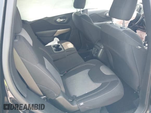 ✅ 2018 Jeep Cherokee Latitude • VIN: 1C4PJLCX6JD606158 • Lot: 41914815. Listed on IAAI with 96,315 mi. Free auction sales archive from the USA and detailed vehicle history report at DreamBid. Image 8.