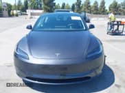 ✅ 2025 Tesla Model 3 Long Range • VIN: 5YJ3E1EA1SF046088 • Lot: 42878817. Wystawiony na IAAI z przebiegiem 259 mil. Bezpłatny archiwum sprzedaży aukcyjnych z USA i szczegółowy raport historii pojazdu na DreamBid. Zdjęcie 12.