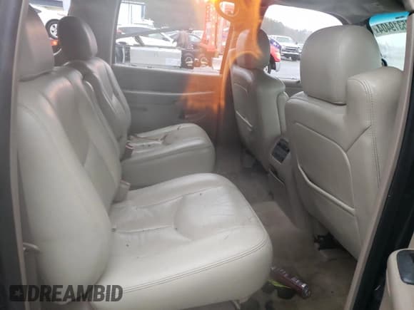 ✅ 2005 Chevrolet Suburban LT • VIN: 3GNEC16Z75G279272 • Лот: 85319404. Опубликован ранее на Copart с пробегом 248 339 миль. Бесплатный доступ к архиву аукционных продаж из США и подробный отчёт об истории автомобиля на DreamBid. Изображение 11.