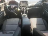 ✅ 2021 Hyundai Kona SE • VIN: KM8K12AA6MU611637 • Лот: 72402264. Опубликован ранее на Copart с пробегом 131 377 миль. Бесплатный доступ к архиву аукционных продаж из США и подробный отчёт об истории автомобиля на DreamBid. Изображение 8.