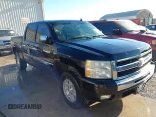 ✅ 2011 Chevrolet Silverado 1500 LT • VIN: 3GCPCSE08BG195239 • Lot: 43578662. Listed on IAAI with 156,455 mi. Free auction sales archive from the USA and detailed vehicle history report at DreamBid. Image 1.