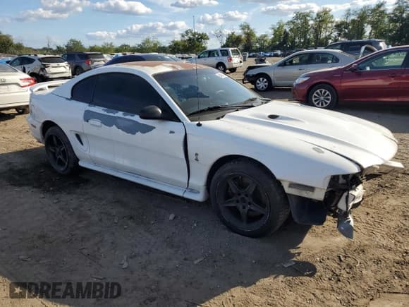 ✅ 1997 Ford Mustang Cobra • VIN: 1FALP47V4VF144694 • Lot: 84984915. Wystawiony na Copart z przebiegiem 75 124 mil. Bezpłatny archiwum sprzedaży aukcyjnych z USA i szczegółowy raport historii pojazdu na DreamBid. Zdjęcie 4.