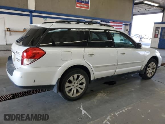 ✅ 2009 Subaru Outback Limited • VIN: 4S4BP66C697343582 • Лот: 84446685. Опубликован ранее на Copart с пробегом 171 719 миль. Бесплатный доступ к архиву аукционных продаж из США и подробный отчёт об истории автомобиля на DreamBid. Изображение 3.