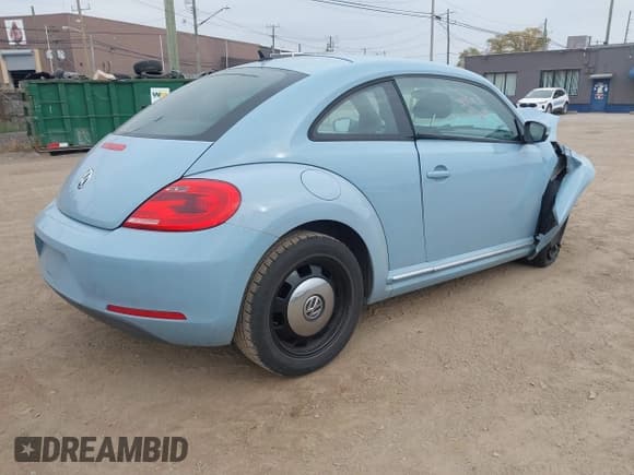 ✅ 2013 Volkswagen Beetle 2.5L • VIN: 3VWJP7AT4DM656381 • Lot: 43627786. Listed on IAAI with 141,093 mi. Free auction sales archive from the USA and detailed vehicle history report at DreamBid. Image 4.