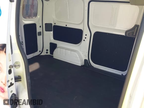 ✅ 2015 Nissan NV200 SV • VIN: 3N6CM0KNXFK730197 • Lot: 42914181. Wystawiony na IAAI z przebiegiem 95 342 mil. Bezpłatny archiwum sprzedaży aukcyjnych z USA i szczegółowy raport historii pojazdu na DreamBid. Zdjęcie 8.